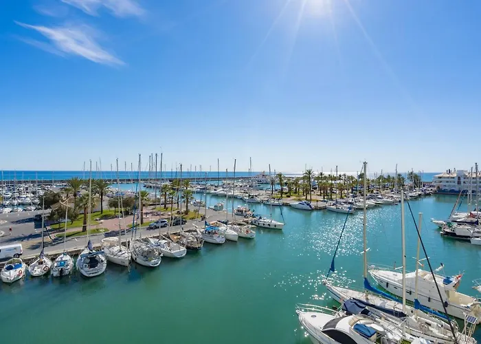 Puerto De Benalmadena Apartamento Vacacional Con Vistas Al Mar Y Yates Tres Habitaciones 2 Banos