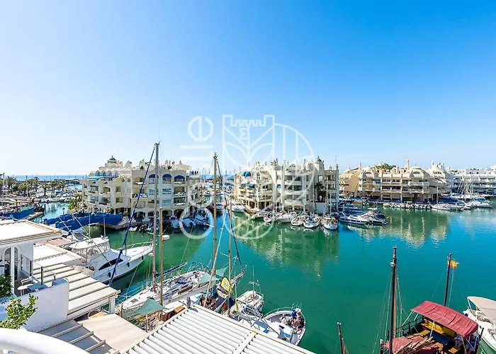 Puerto De Benalmadena Apartamento Vacacional Con Vistas Al Mar Y Yates Tres Habitaciones 2 Banos